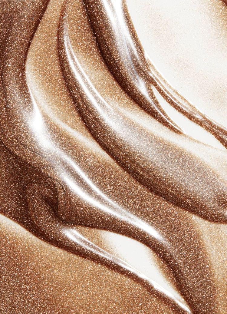 Hottie shimmery highlighter